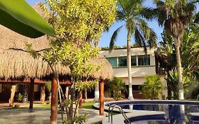 Hermoso salón de eventos tropical de frente al mar